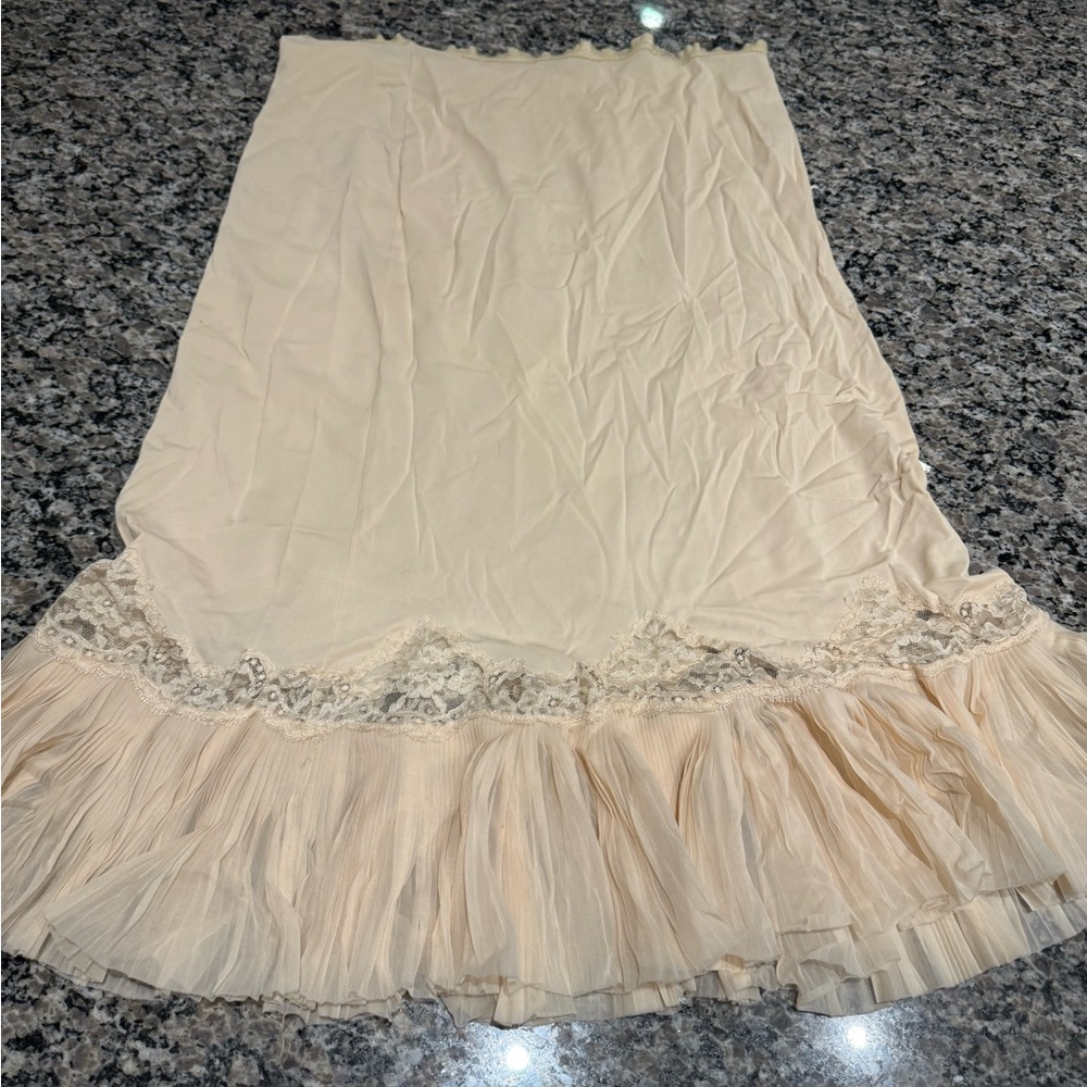 Vanity Fair Cream Lace Trim Chemise